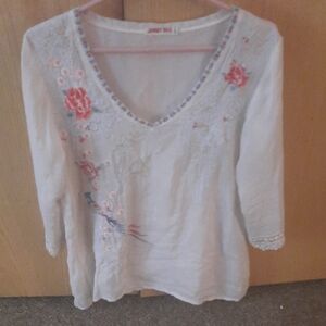 Johnny Was White V‑Neck Embroidered Long Sleeve Top with Pink Floral Accents